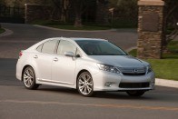 Toyota again recalling 880,584 RAV4 and Lexus vehicles